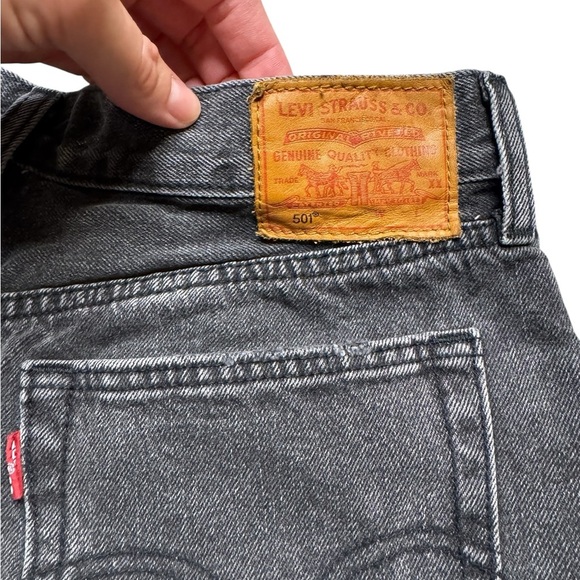 Levi's‎ 501 Short Trashed Black denim shorts size 28 - Picture 3 of 9